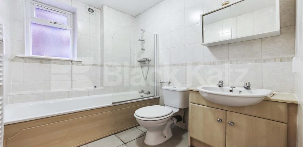 			LET , 3 Bedroom, 1 bath, 1 reception Apartment			 Farnan Road  , Streatham